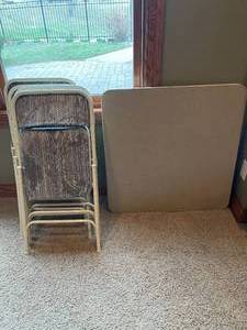 lot 153 image: Samsonite Card Table with 4 Folding Chairs
