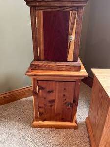 lot 154 image: Small Wooden Cabinets, 2 with Keys.