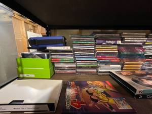 lot 187 image: Large Variety of CDs and CD Case - all artists unknown