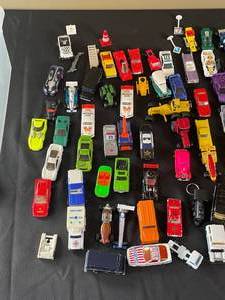 lot 175 image: Lot of Hot Wheels and Other Toy Cars