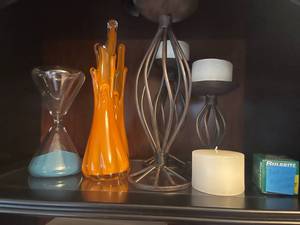 lot 197 image: Lot of Books and Home Decor. Excellent Condition. Various Themes and Authors - shelf not included