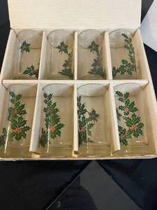 lot 204 image: Lotus Glassware (8), 2 Mikasa Crystal Serving Platters, Glass Serving Tray