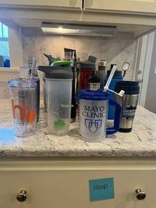 lot 216 image: Yeti, Camelbak, Gatorade and Other Reuse-able Tumblers, Water Bottles and Thermoses - Excellent Condition