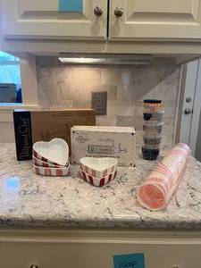 lot 218 image: 2 Pampered Chef Accent Decorators, Guided Baking Sheet, Cupcake Pan Liners, 5 Heart Dishes - Excellent Condition