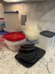 lot 222 image: Lot of Plastic Storage Containers w Lids - Variety of Brands - Excellent Condition