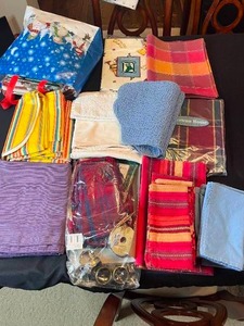 lot 226 image: Beautiful Table Linens, Napkins, Napkin Rings - all in excellent condition