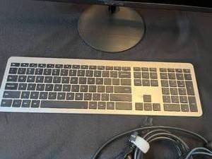 lot 233 image: Sceptre 22 Monitor and Generic Keyboard - working condition