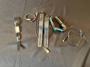lot 238 image: Excellent Condition Watches - Tom Tom, 2 Fitbits, Nine West and Unbranded