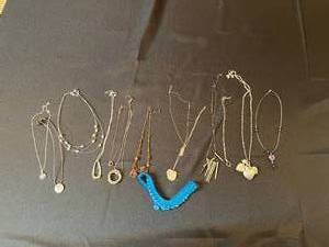 lot 235 image: Beautiful Necklaces - lot 2