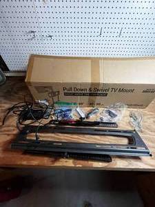 lot 82 image: TV Mount 44 - 80