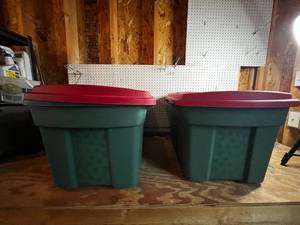 lot 88 image: 2 Rubbermaid Hinged Lid Storage Bins