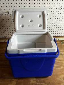 lot 96 image: Coleman Cooler