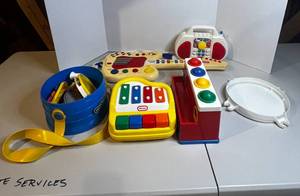 lot 253 image: Variety of Childrens Musical Toys