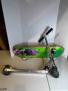 lot 267 image: Generac Skateboard  Razor