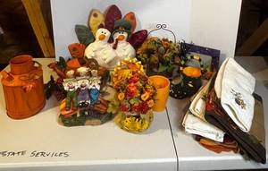 lot 275 image: Seasonal Fall Decor  Thanksgiving and Halloween