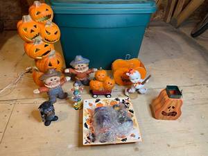 lot 279 image: Fun and Cute Halloween Home Decor - Excellent Condition