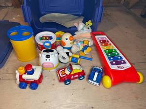 lot 287 image: Little Tikes and Other VTG Childrens Toys
