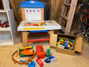 lot 303 image: VTG Little TIkes Work Shop and Accessories