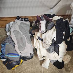 lot 318 image: Lot of Various Sock& Mens Medium Boxers