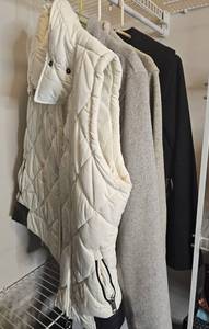 lot 334 image: Lot of 3 SZ M Womens Winter Coats & 1 SZ M Vest