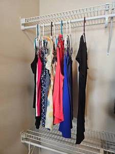 lot 346 image: Lot of 11 Sleeveless Tops Womens SZ M
