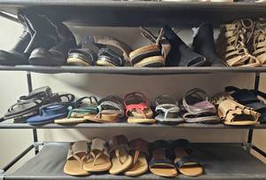 lot 354 image: Lot of Womens Dress Shoes & Sandles Mostly SZ 88.5