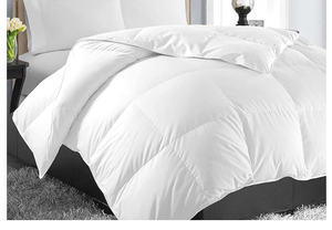 lot 215 image: EASELAND White Comforter Reversible Duvet