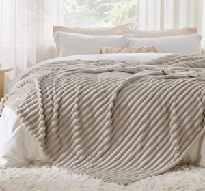 lot 276 image: Linen Fleece Queen Blanket  90x90 Inches