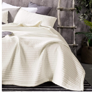 lot 417 image: KASENTEX Oversized King Quilt-Bedding-Coverlet-Blanket-Set
