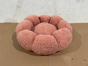 lot 188 image: 24 Round Dog Bed