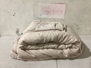 lot 474 image: Bedsure Cooling Queen Duvet Cover Set