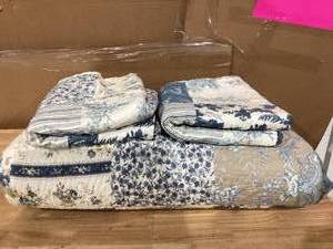 lot 254 image: Blue Quilt Set, Measures 104 x 95