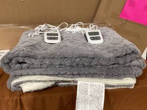 lot 263 image: Grey Heated Blanket, 90x 100