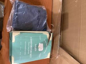 lot 284 image: Loves cabin King Size Quilt Set Blue Bedspreads