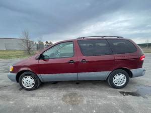 2001 Toyota Sienna LE - 1 OWNER