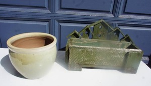 lot 9 image: Lawn and Garden Patio Flower Pots Clay Wood Birdhouse