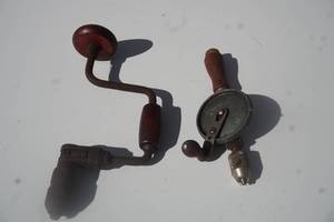 lot 36 image: Garage Hand Tools Vintage Hand Crank Drill, Hand Eggbeater Drill