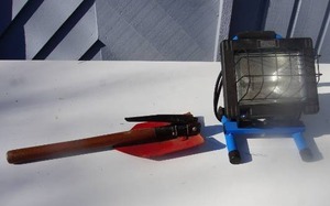 lot 46 image: VTG WWII() ENTRENCHING TOOL Red FOLDABLE SPADE PICKAXE 1945 US Military, Tradesman Work Light