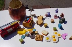 lot 65 image: Kids Trinkets Toys and Gourd Bucket