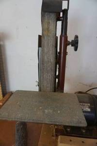 lot 78 image: Garage Shop Tools Vintage Tabletop Wagner Belt Sander and Work Bench