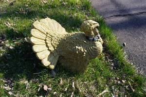 lot 103 image: Lawn and Garden DeCor Turkey Statue Figure