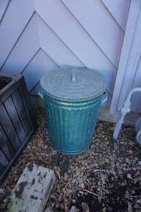 lot 107 image: Outdoor Patio Deck Large Resin Storage Box Bin and Contents