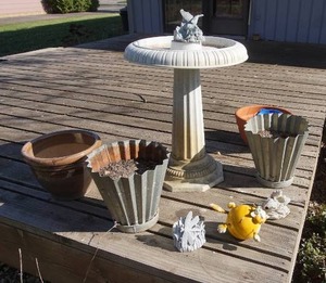 lot 111 image: Outdoor DeCor