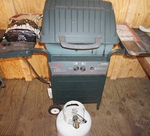 lot 120 image: Sunbeam Gas Grill wTank, Lava Rocks, NIB Heating Coil