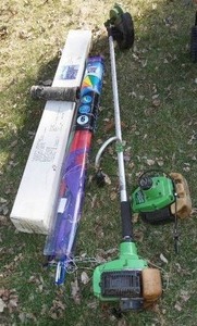 lot 121 image: 9-Foot WOODEN POLYESTER MARKET UMBRELLA HUNTER GREEN NIB, Weed Wacker Trimmer(s), Kite Etc.
