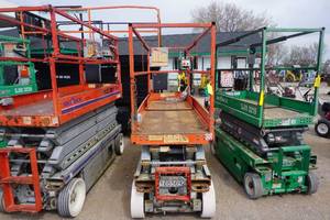 lot 16 image: 2008 Sky Jack III 3220 Scissors Lift