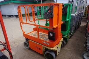 lot 17 image: 2009 JLG 1230ES Scissors Lift
