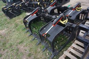 lot 25 image: Brand New Universal Mount Bobcat Skid Loader Skid Steer 72 Heavy Duty Rock Grapple Attachment With Cutting Teeth