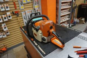 lot 44 image: Stihl Model 029 Chain Saw