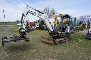 lot 4 image: 2017 Bobcat Model E32i Compact Mini Tracked Excavator
